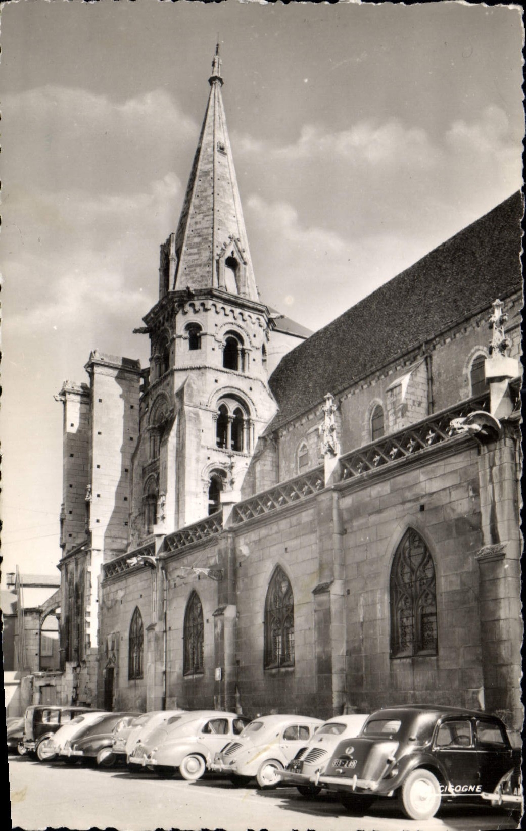 CPA Auxerre Yonne Eglise Saint Eusebe Automobile