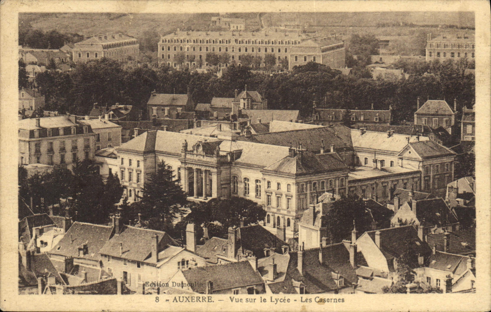 CPA Auxerre vue sur le Lycee les Casernes