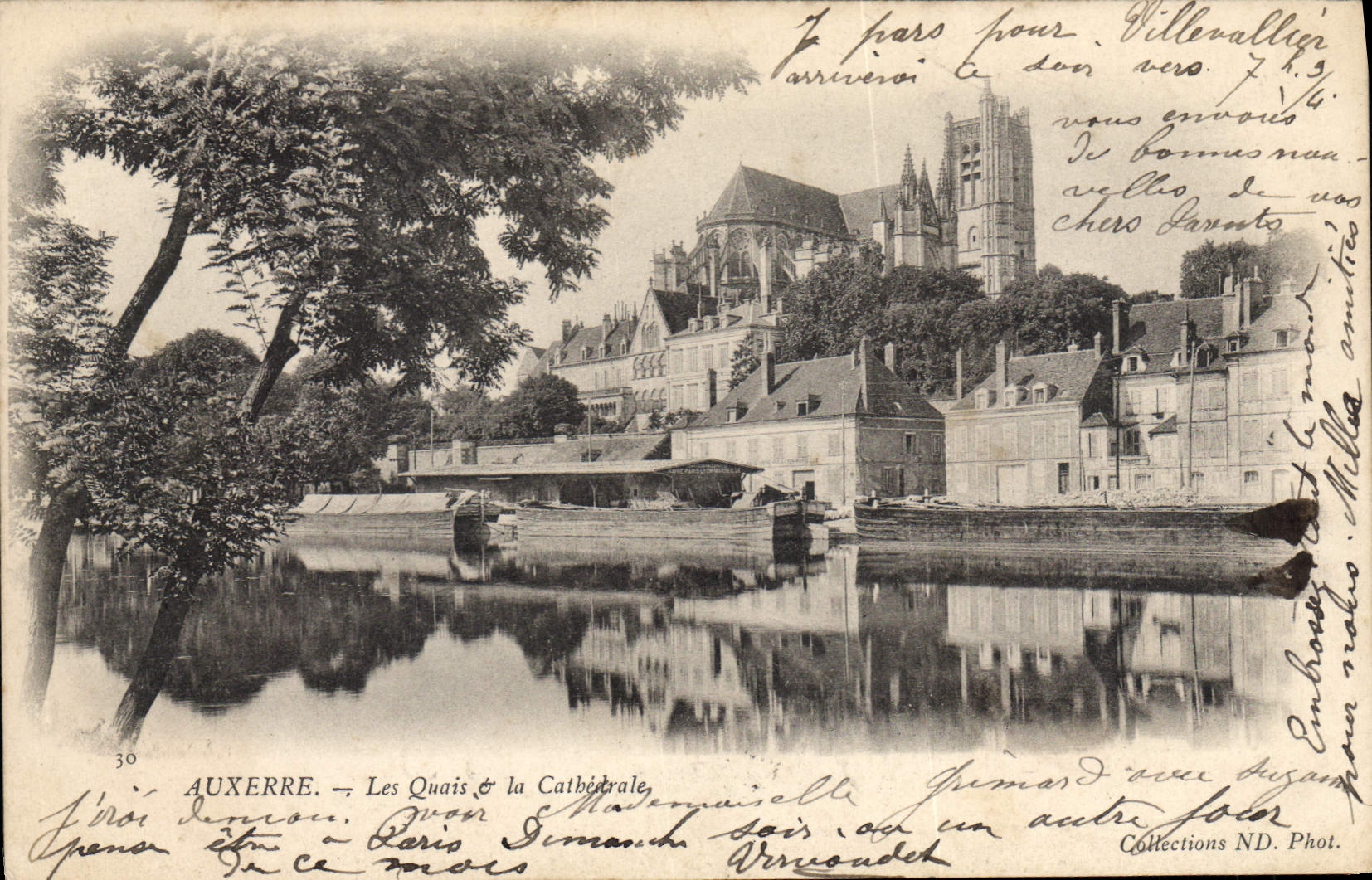CPA Auxerre les Quais et la Cathedrale 