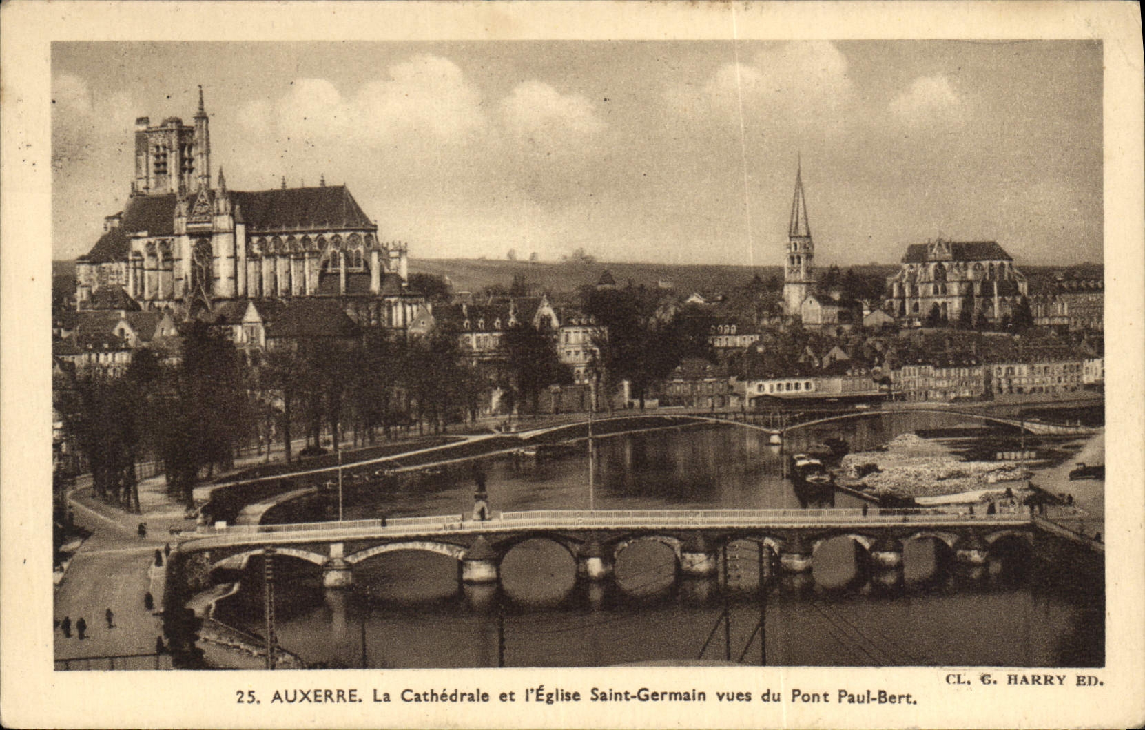 CPA Auxerre la Cathedrale et l'eglise Saint germain vues du Pont Paul Bert 