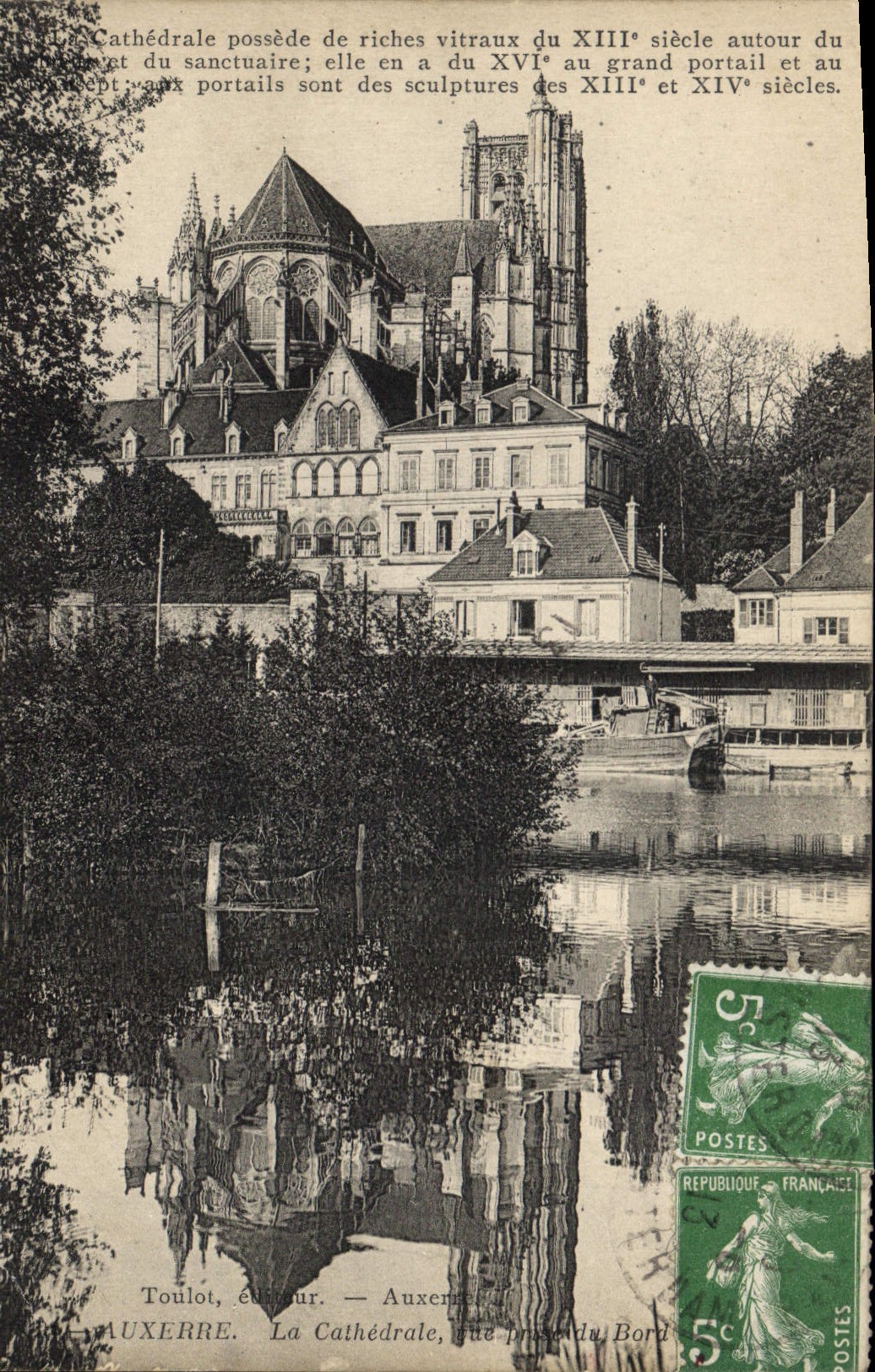 CPA Auxerre la Cathedrale vue prise du Bord Cathedrale Possede de riches vitraux du XIII siecle auto