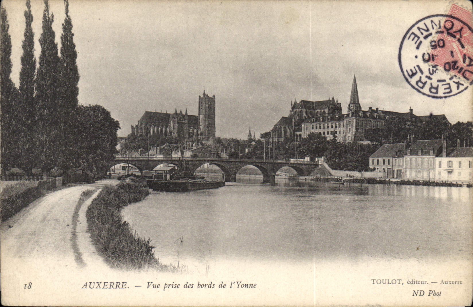 CPA Auxerre vue prise des Bords de l'Yonne