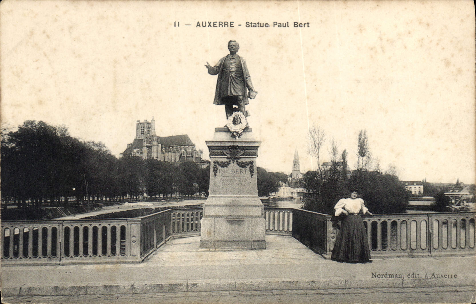 CPA Auxerre Statue Paul Bert 
