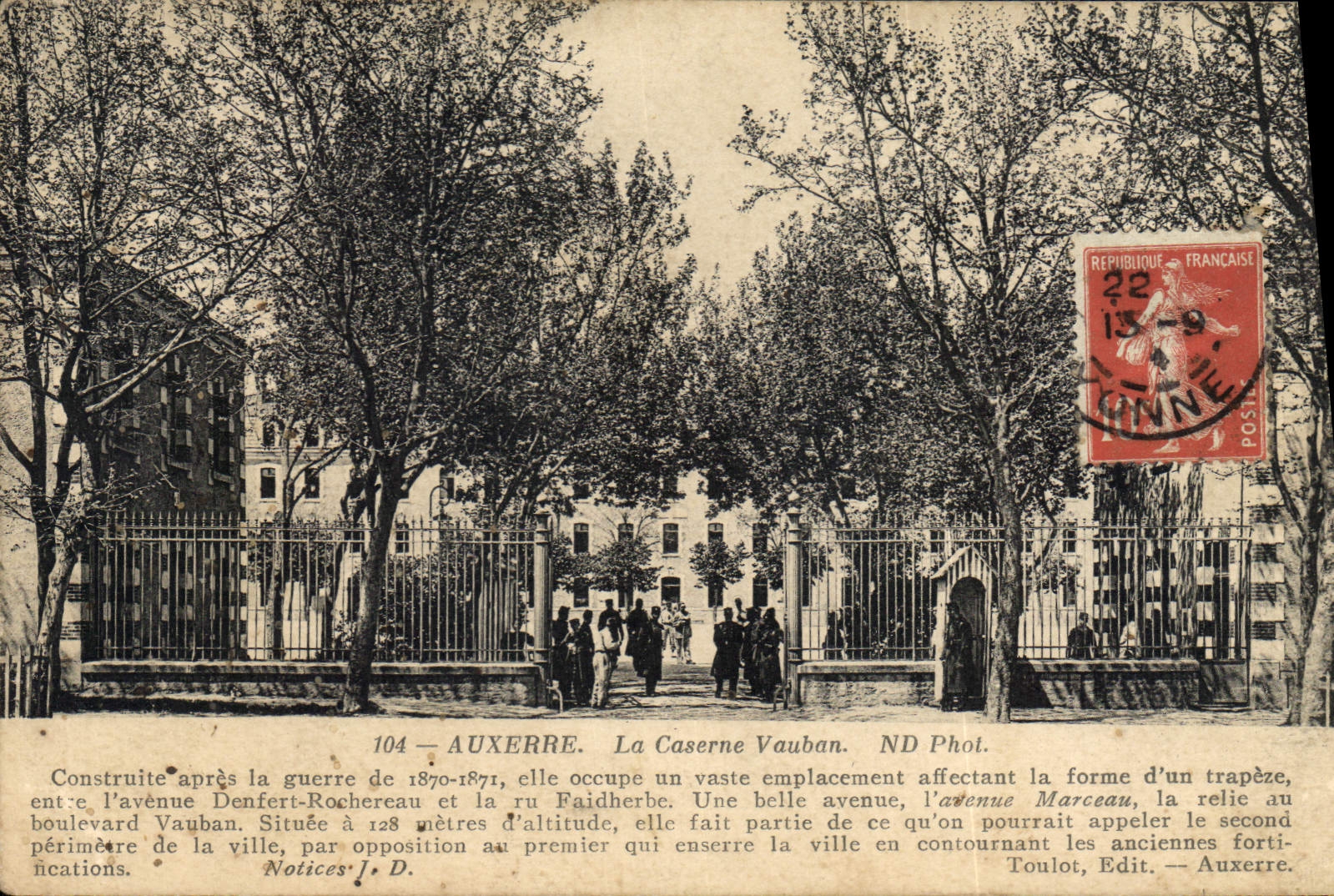 CPA Auxerre la Caserne Vauban construite apres la guerre de 1870 1871 elle occupe un vaste emplaceme