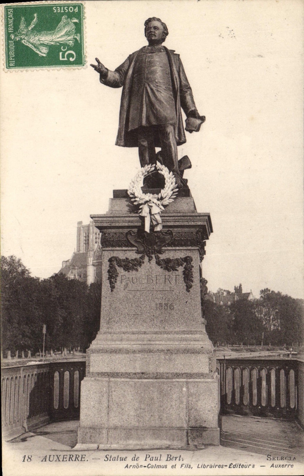 CPA Auxerre statue de Paul Bert 