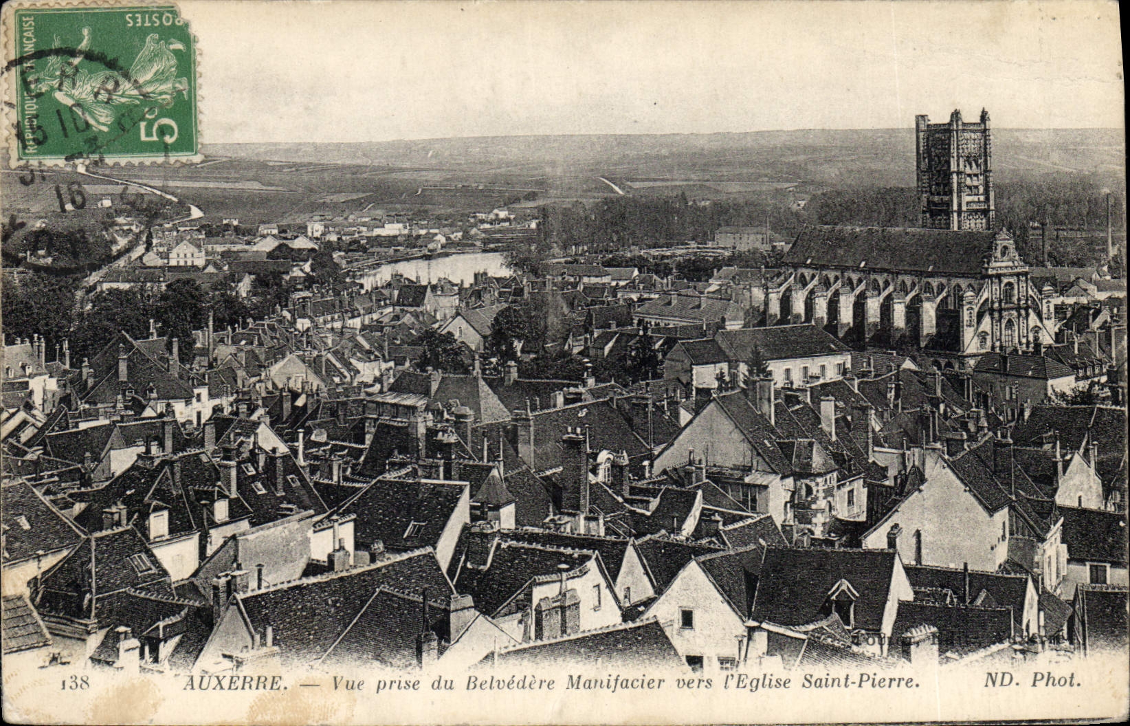 CPA Auxerre vue prise du Belvedere Manifacier vers l'Eglise Saint Pierre 