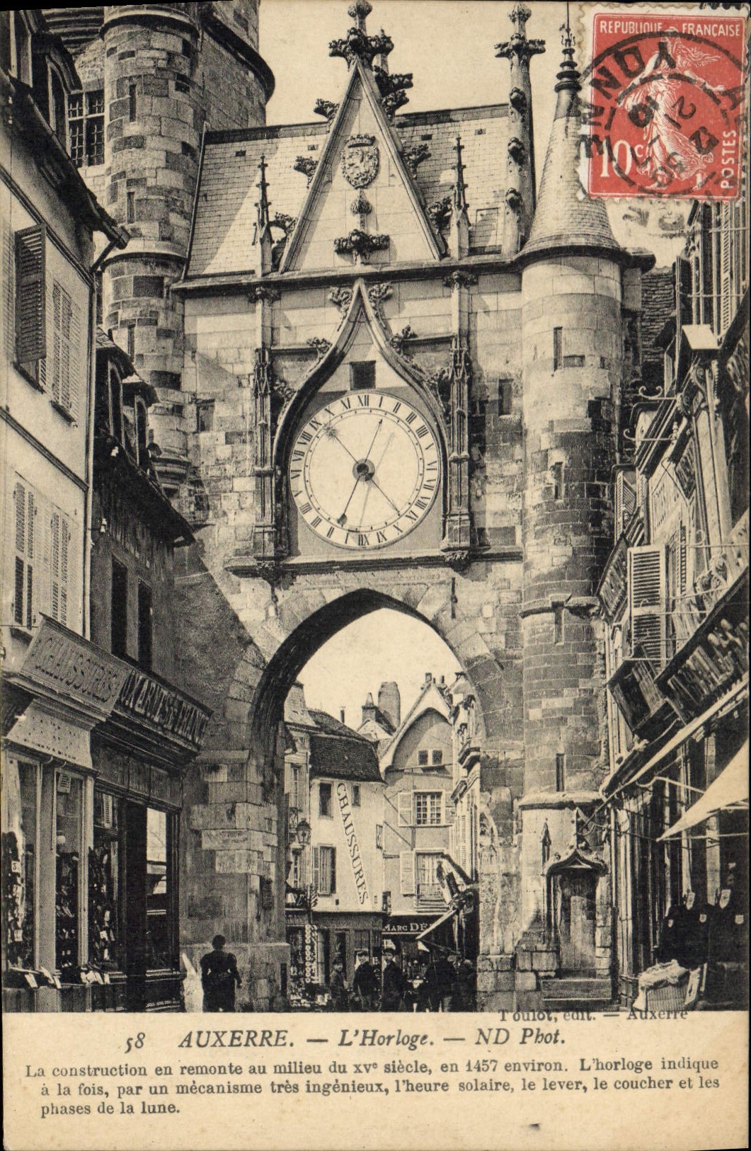 CPA Auxerre l'Horloge la construction en remonte au milieu du Xv siecle en 1457 environ 