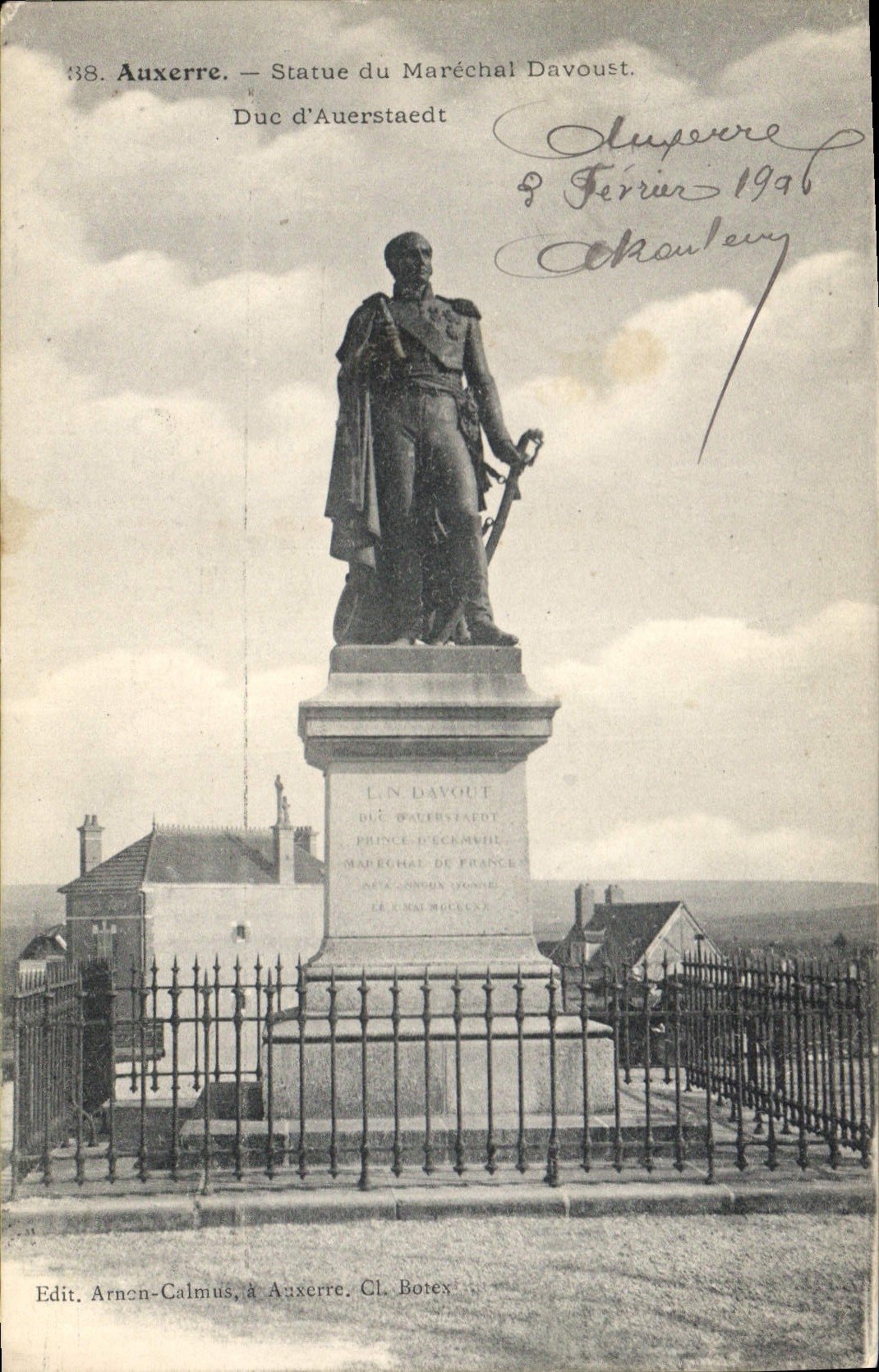 CPA Auxerre statue du Marechal Davoust duc d'Auerstaedt 