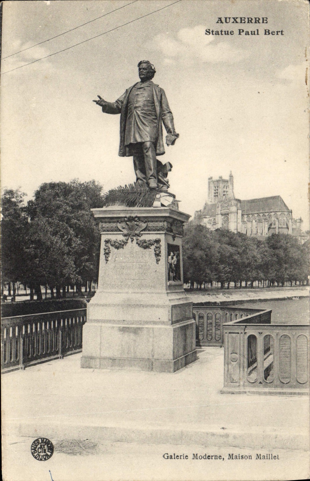 CPA Auxerre Statue Paul Bert 
