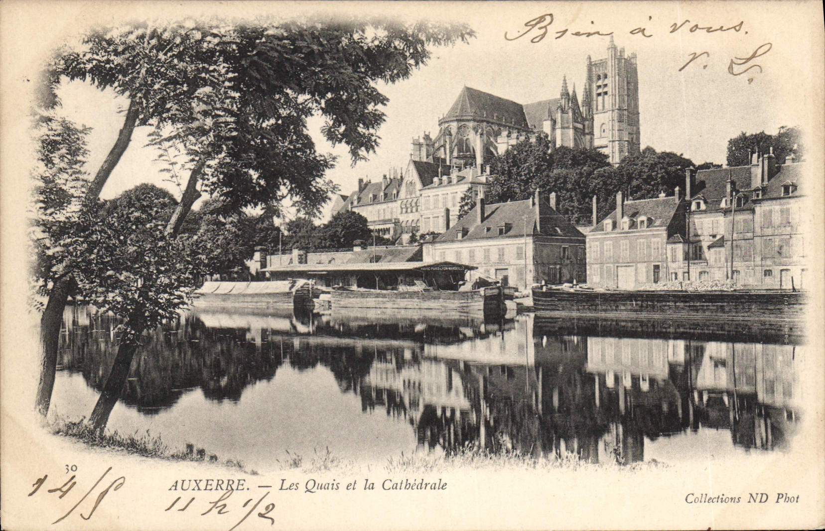 CPA Auxerre les Quais et la Cathedrale 