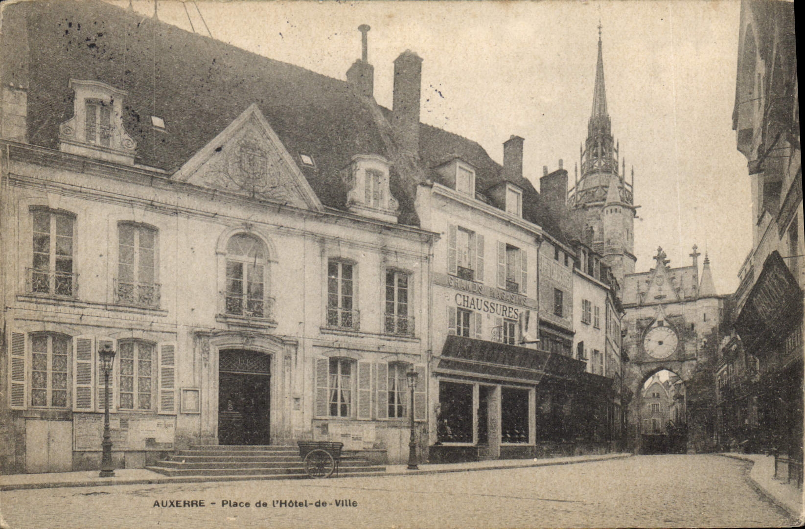 CPA Auxerre Place de l'hotel de Ville 