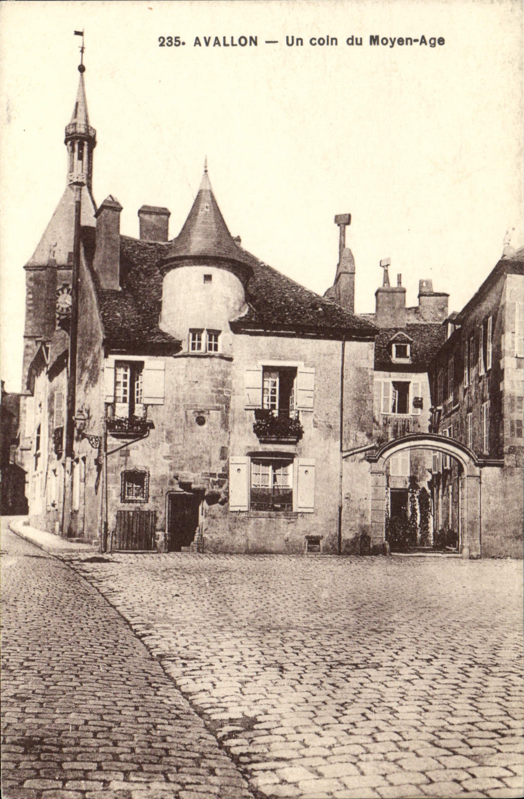 CPA Avallon un coin du Moyen Age 