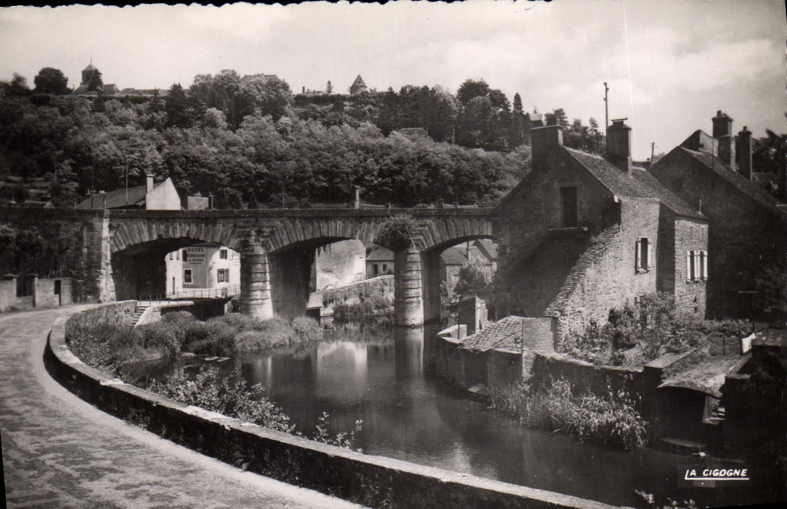 CPA Avallon Yonne Vallee du Cousin le Pont de Pierre a Cousin le Pont 