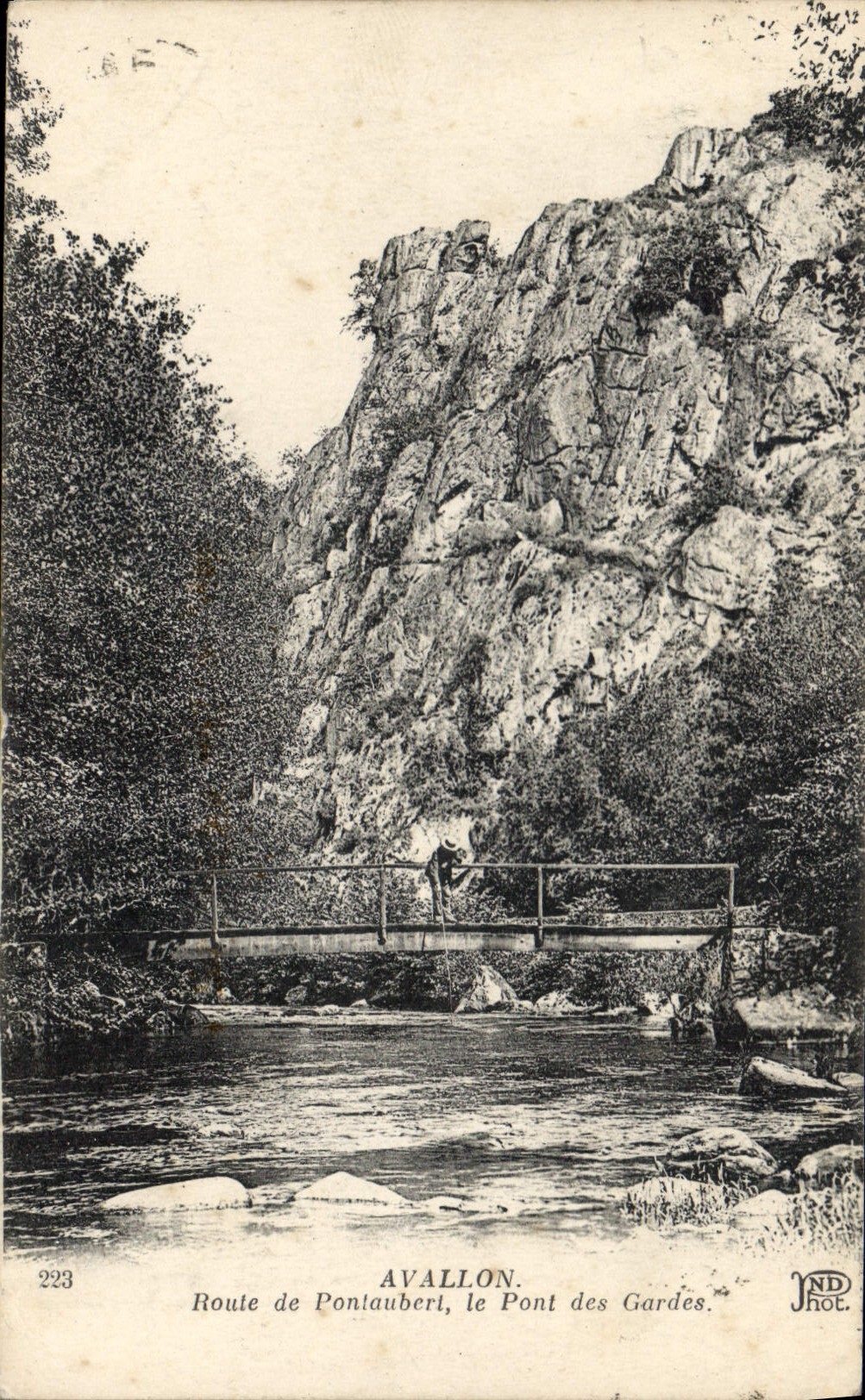 CPA Avallon Route de Pontaubert le Pont des Gardes 