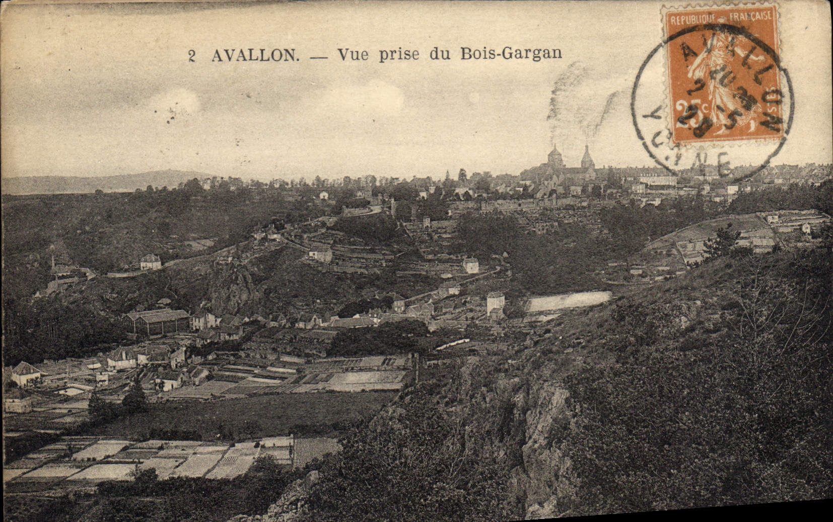 CPA Avallon vue prise du Bois Gargan 