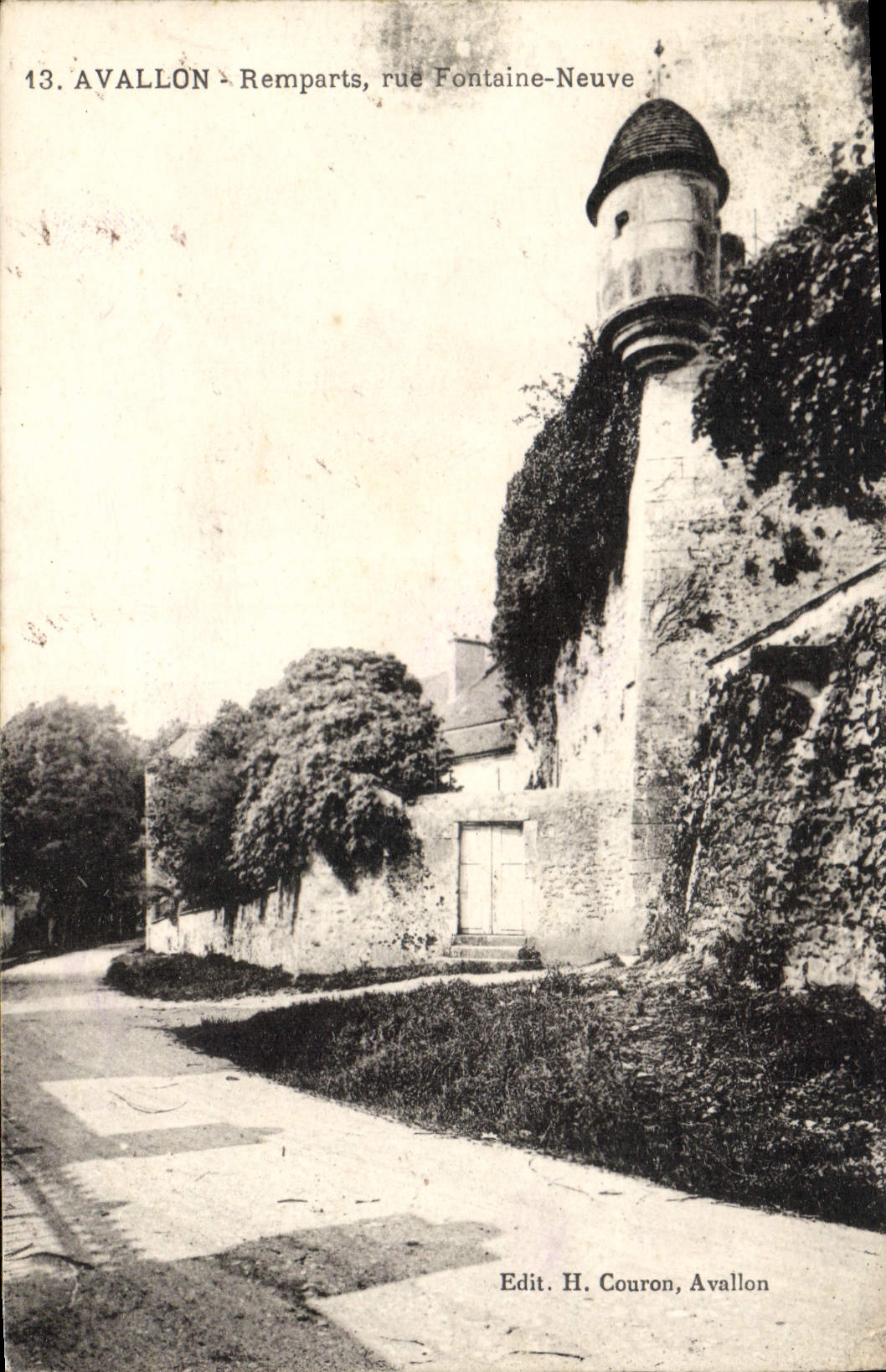 CPA Avallon Remparts rue Fontaine Neuve 