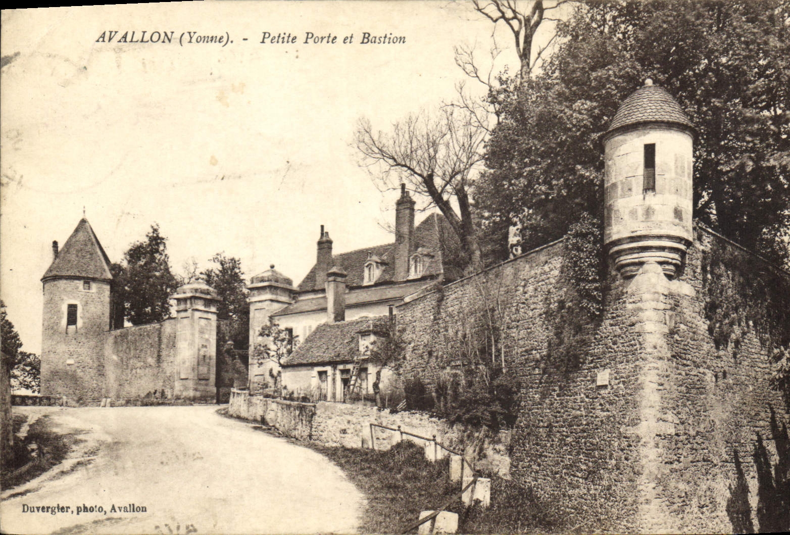 CPA Avallon Yonne Petite Porte et Bastion