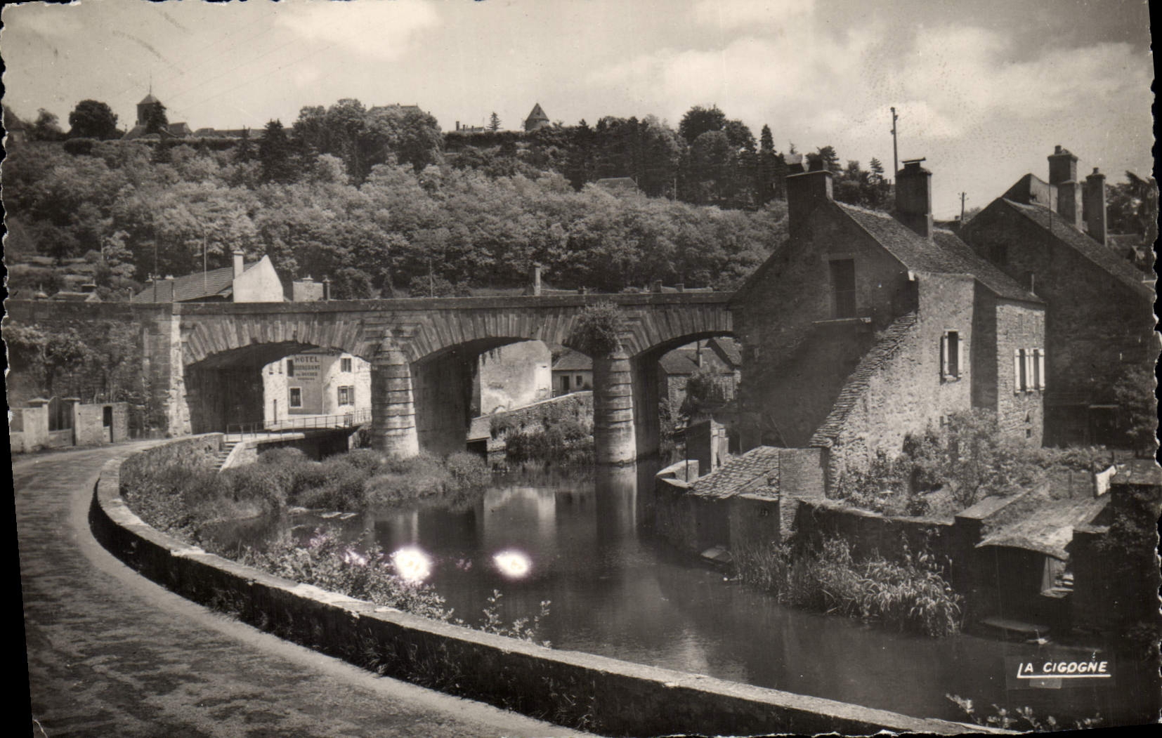 CPA Avallon Yonne Vallee du Cousin Le Pont de Pierre a Cousin le Pont 