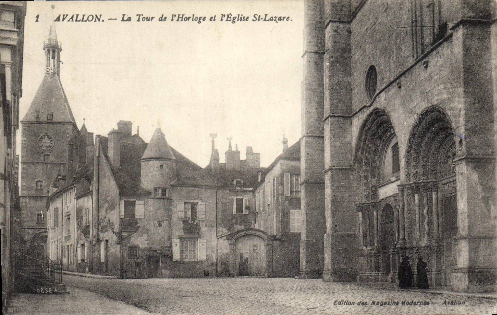 CPA Avallon La Tour de l'Horloge et l'Eglise St Lazare