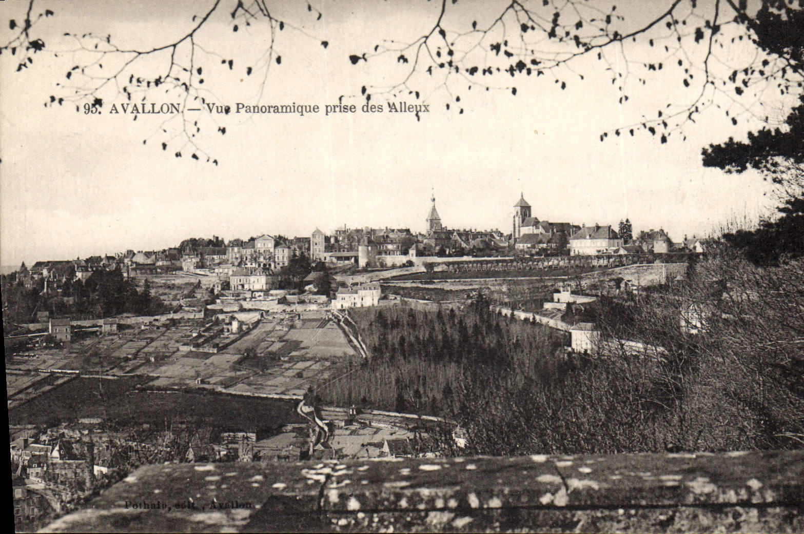 CPA Avallon Vue panoramique prise des Alleux