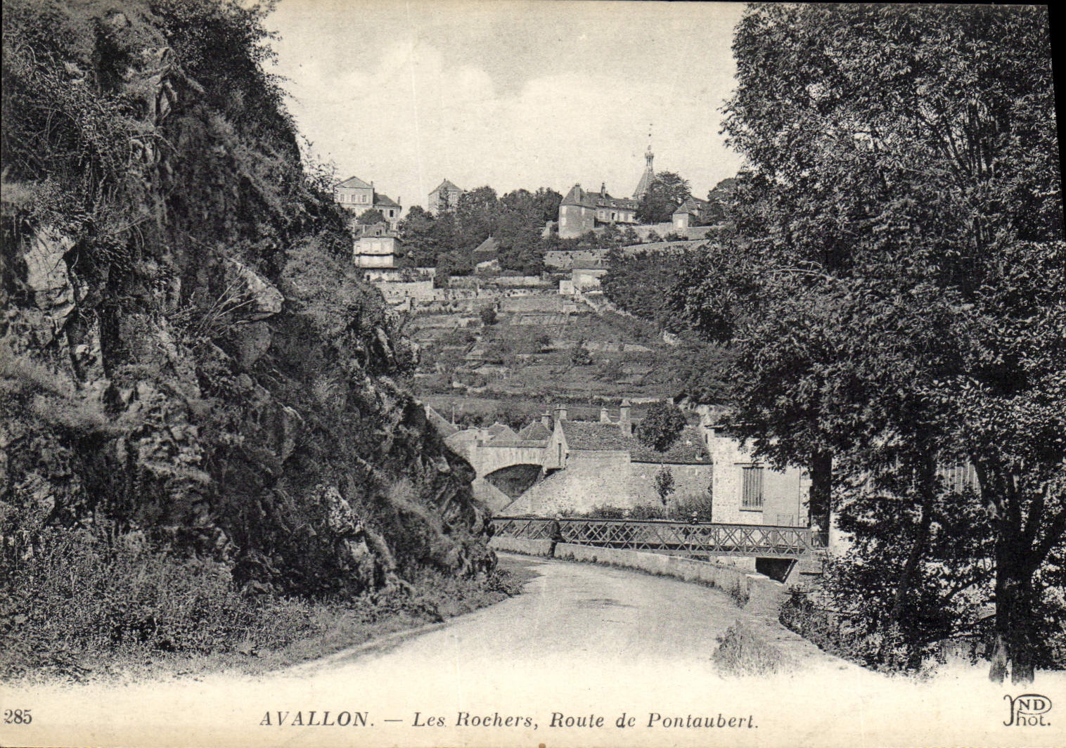 CPA Avallon Les Rochers Route de Pontaubert