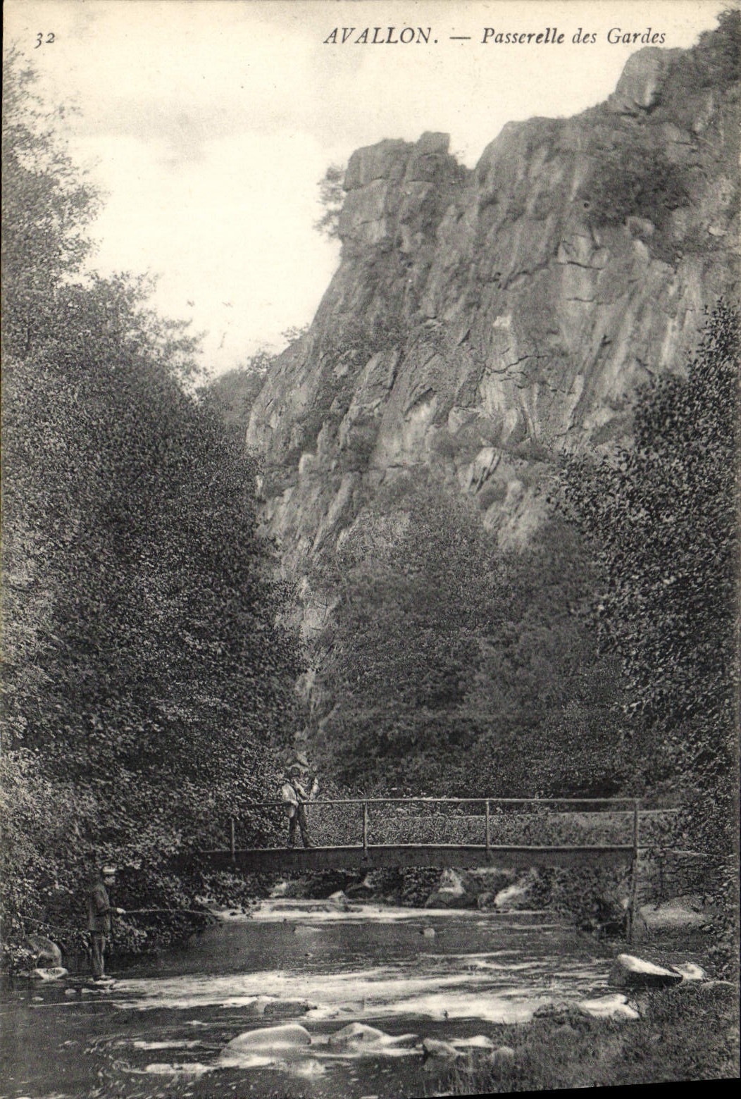 CPA Avallon Passerelle des Gardes 