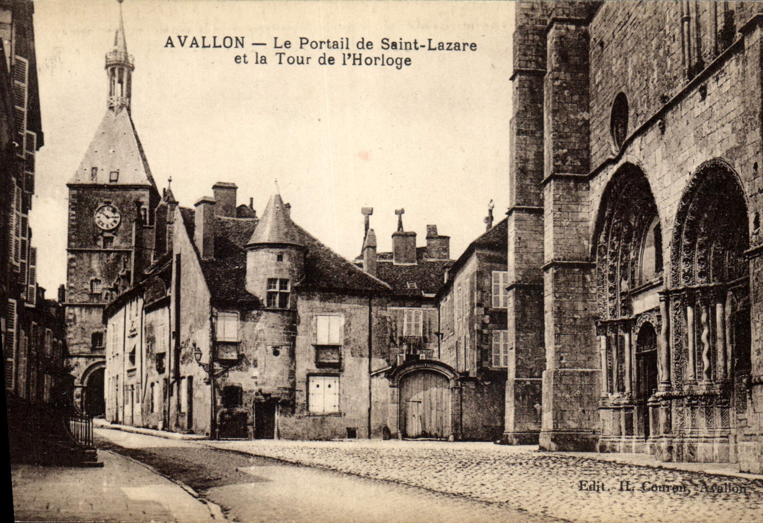 CPA Avallon Le Portail de Saint Lazare et la Tour de l'Horloge 