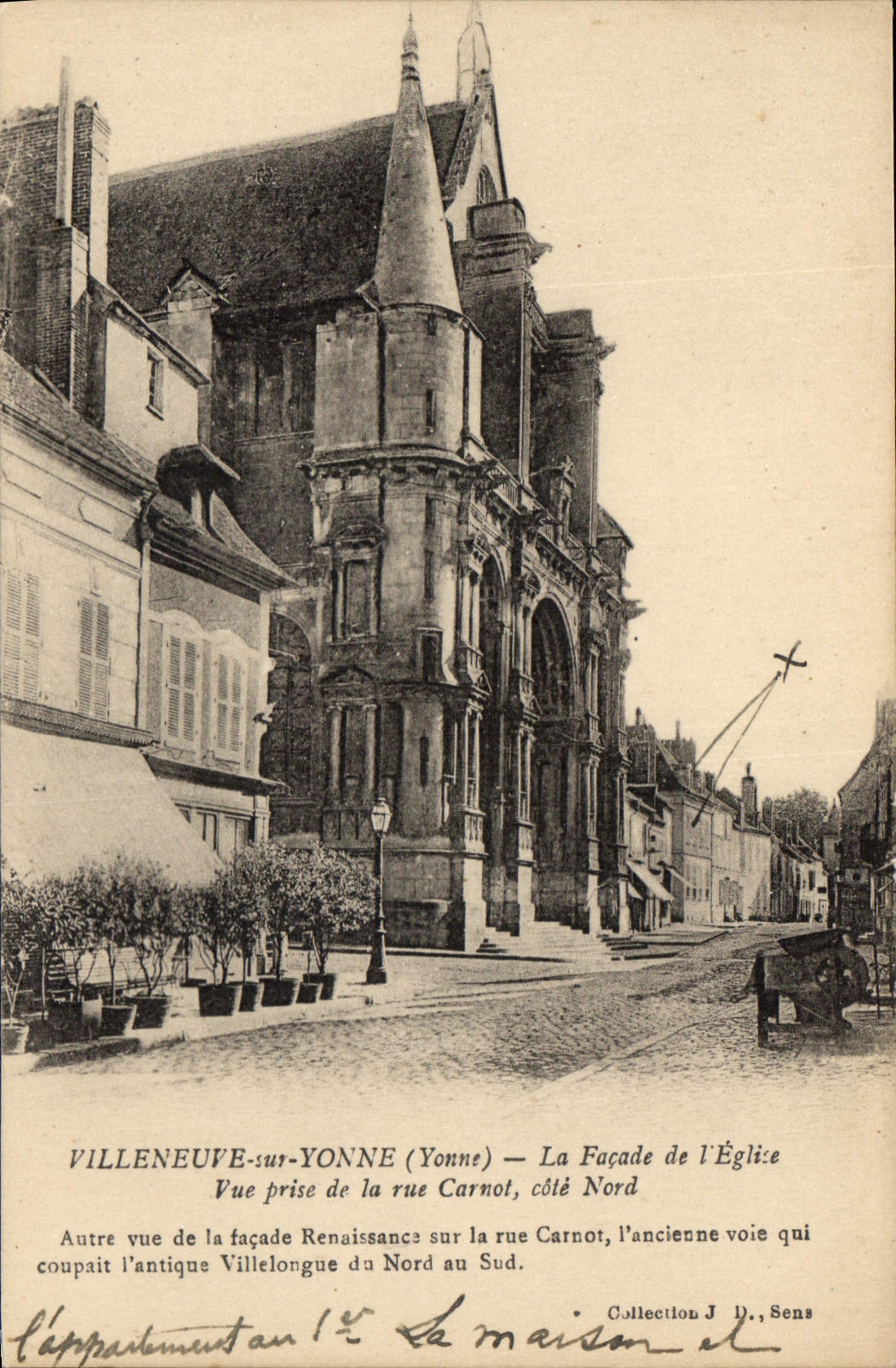 CPA Villeneuve sur Yonne Yonne La Facade de l'Eglise Vue prise de la rue Carnot cote Nord Autre vue 