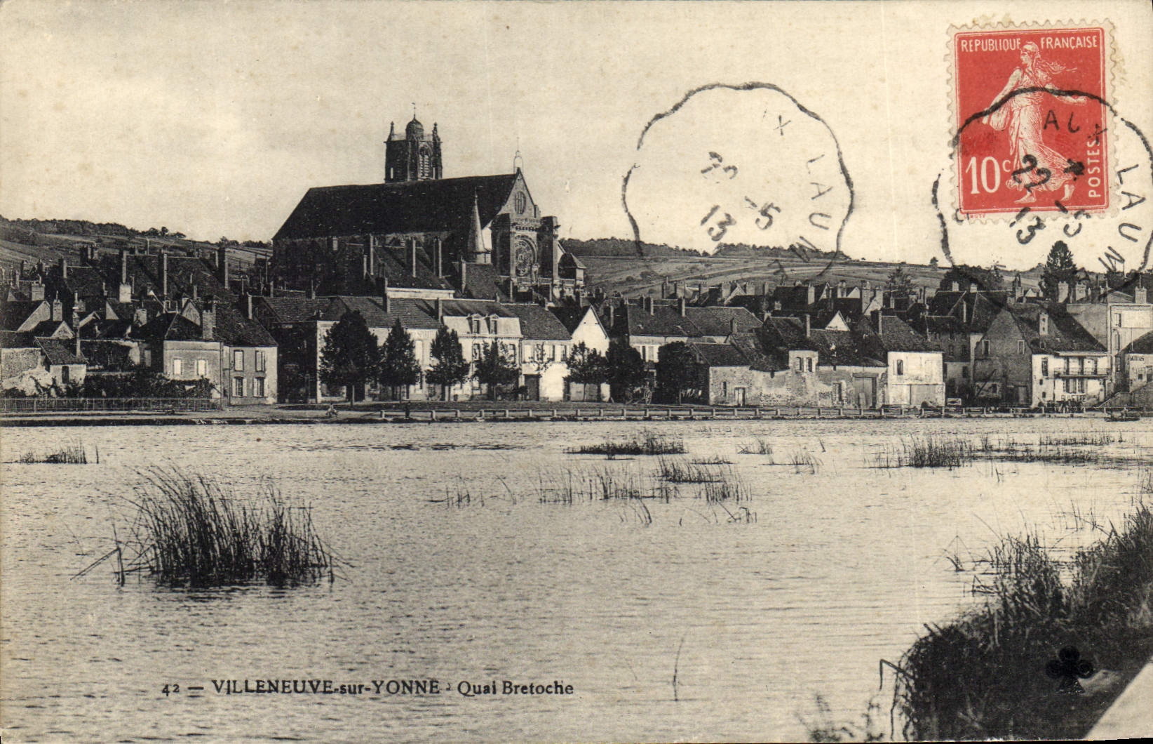 CPA Villeneuve sur Yonne Quai Bretoche
