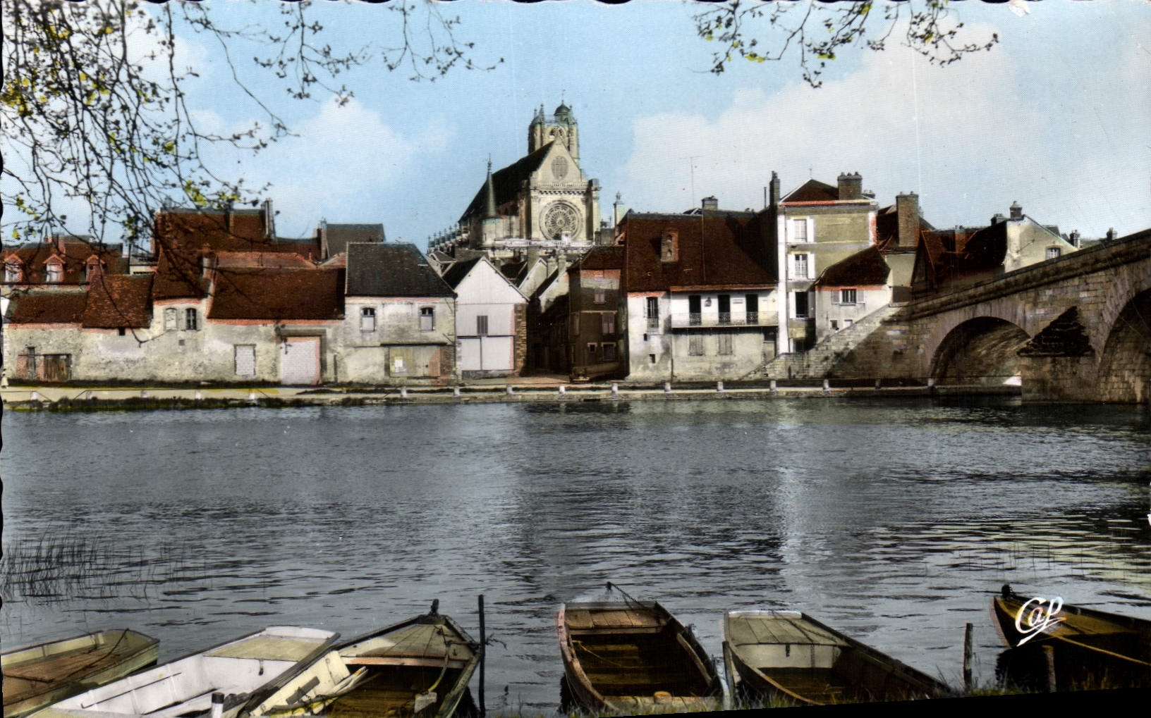 CPA Villeneuve sur Yonne Vue vers l'Eglise Notre Dame 