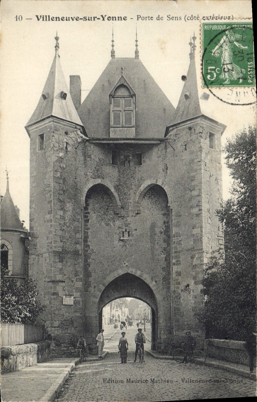 CPA Villeneuve sur Yonne Porte de Sens cote exterieur