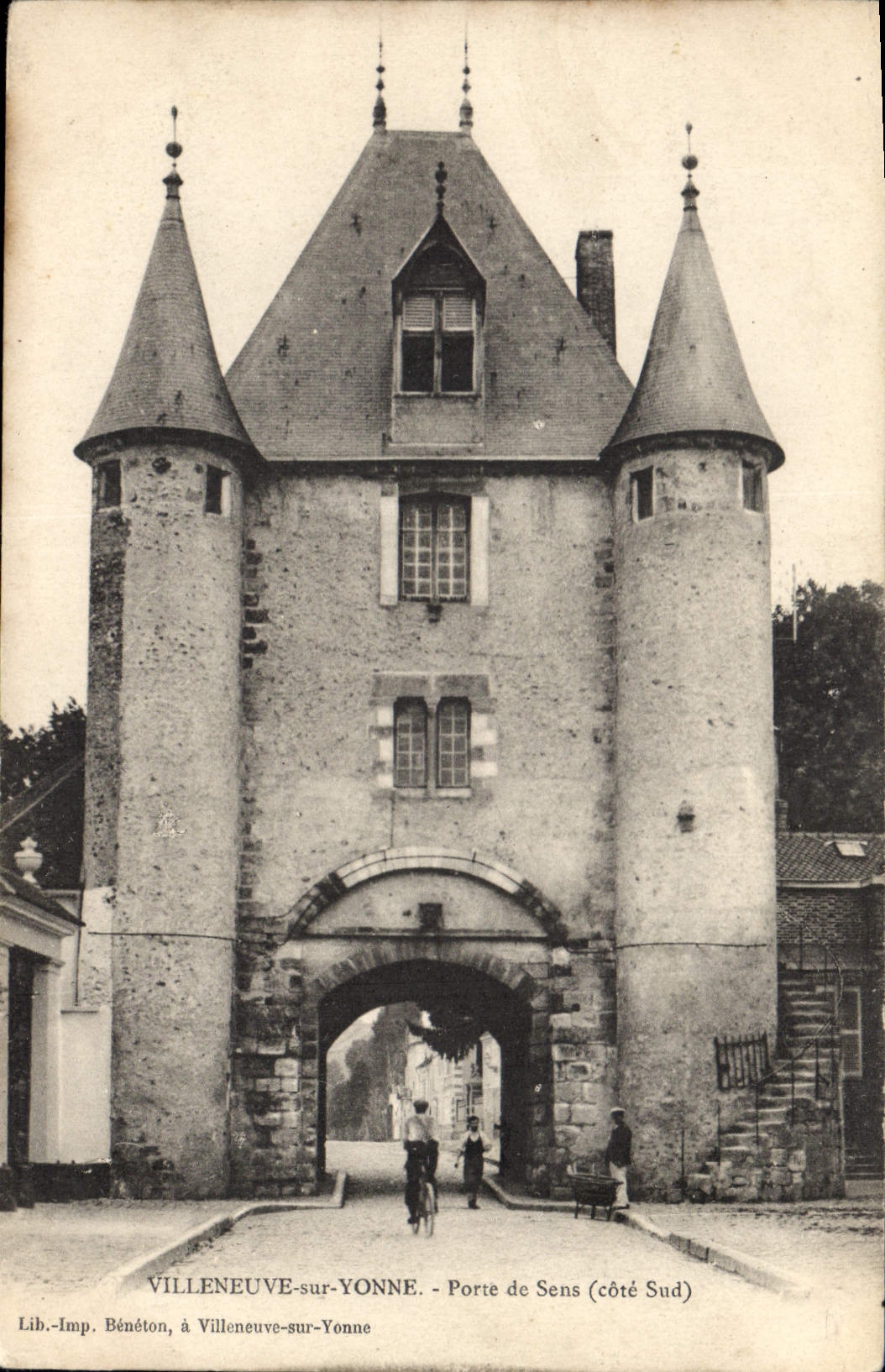 CPA Villeneuve sur Yonne La Porte de Sens cote Sud 