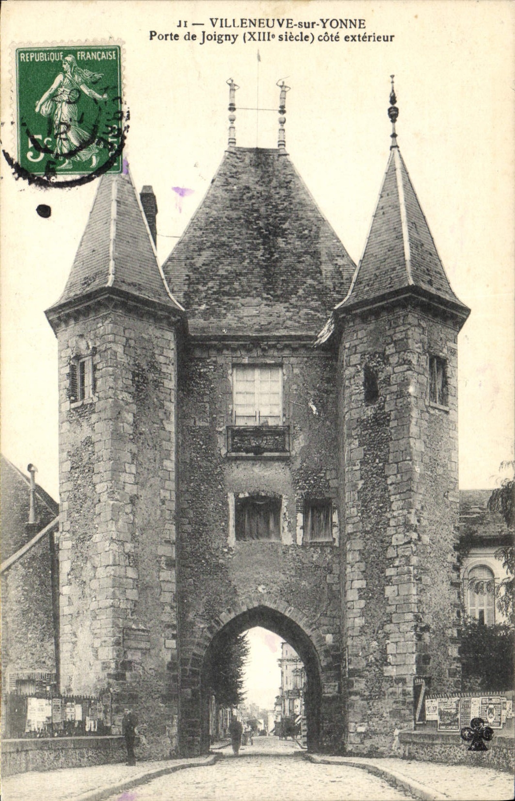 CPA Villeneuve sur Yonne Porte de Joigny cote exterieur 
