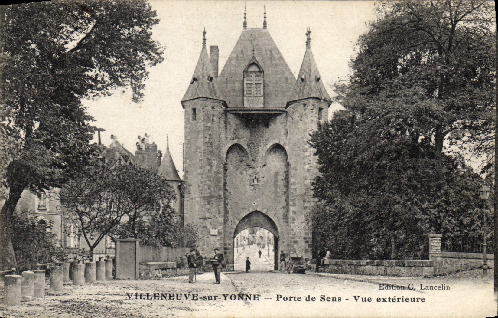CPA Villeneuve sur Yonne Porte de Sens Vue exterieure 