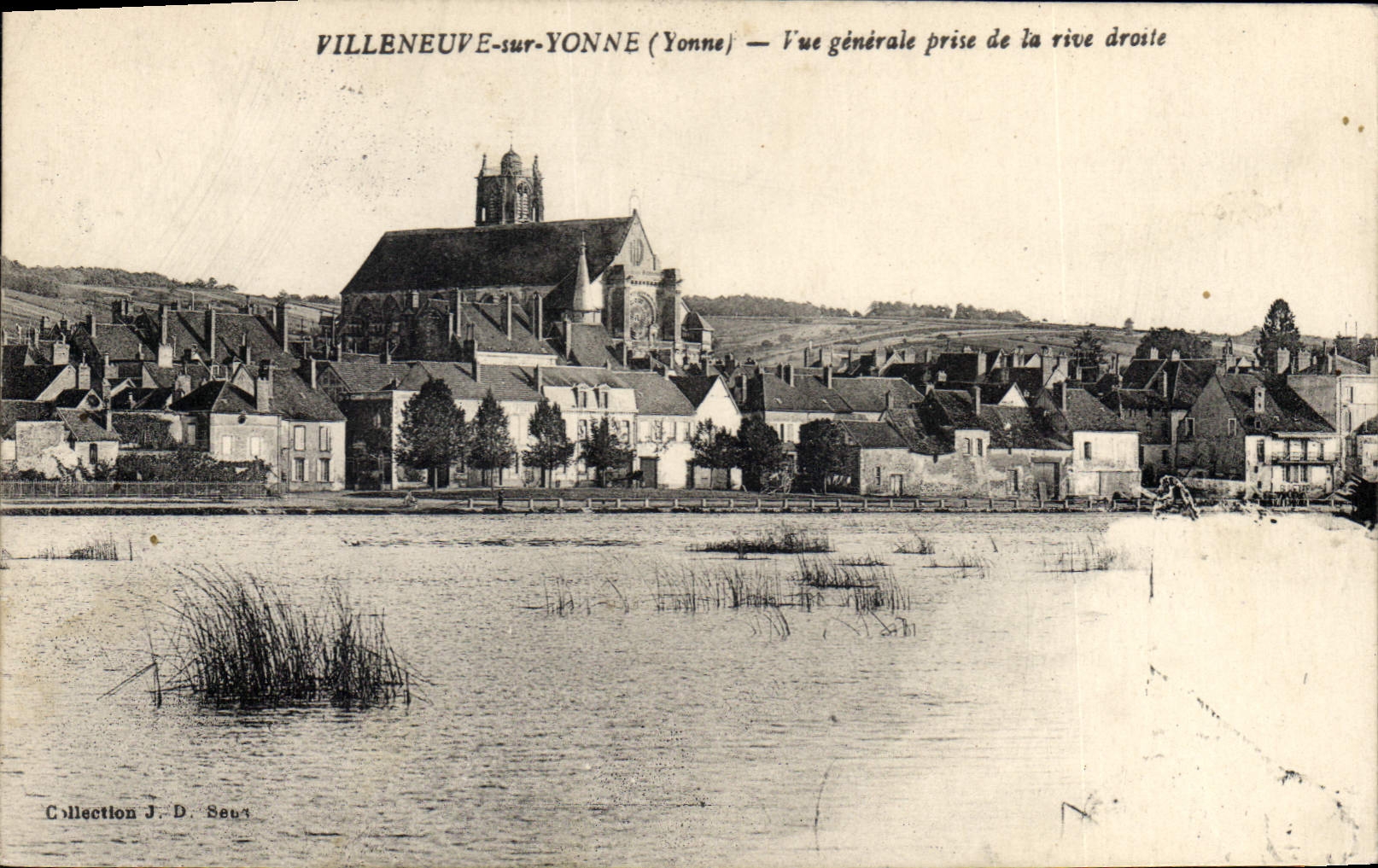 CPA Villeneuve sur Yonne Yonne Vue generale prise de la rive droite 