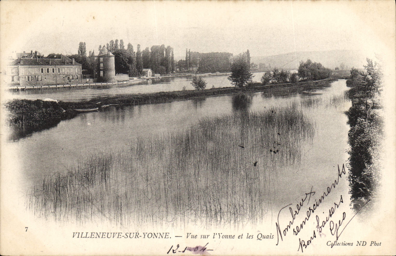 CPA Villeneuve sur Yonne Vue sur l'Yonne et les Quais 