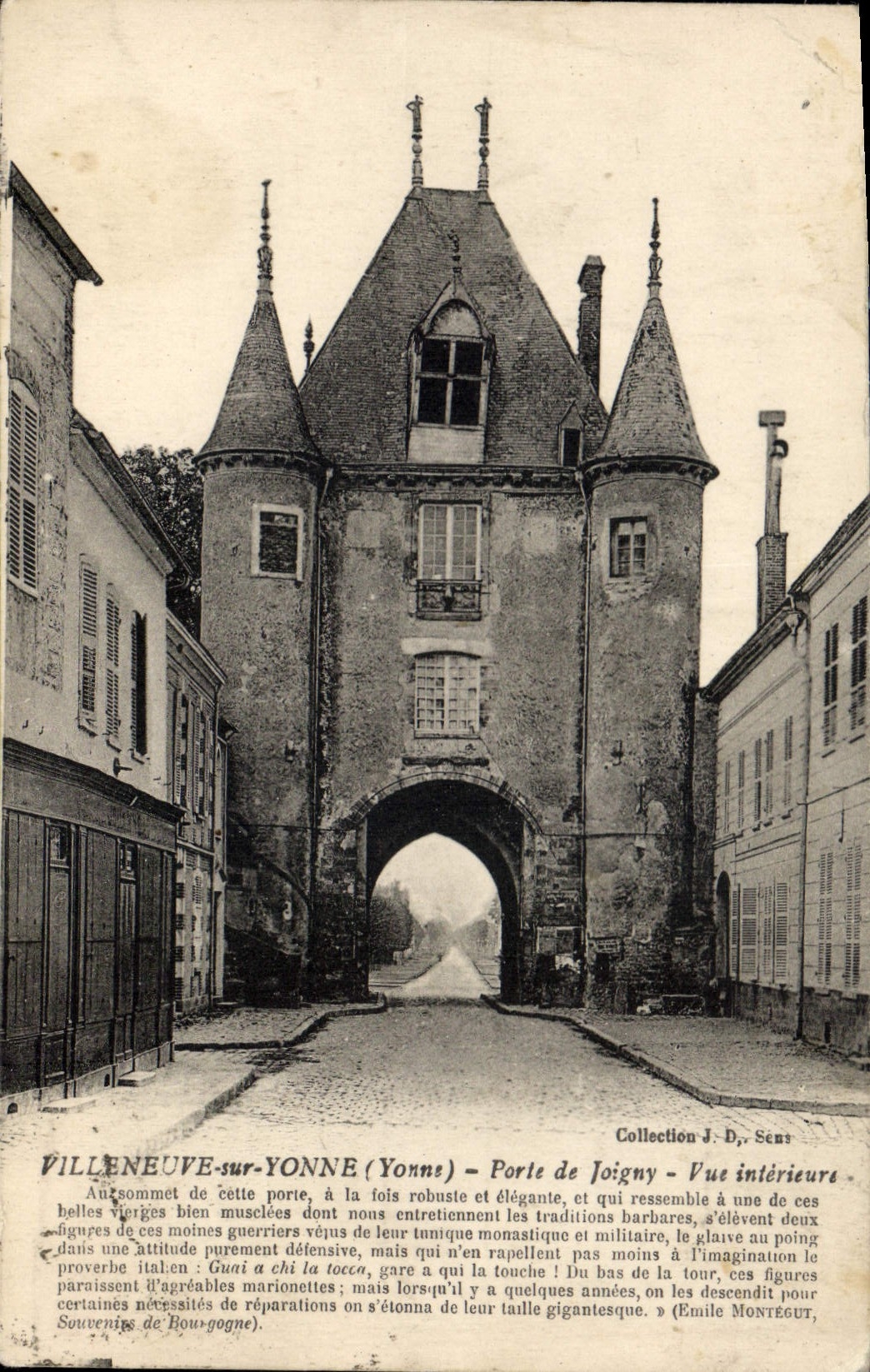 CPA Villeneuve sur Yonne Yonne Porte de Joigny Vue interieure 