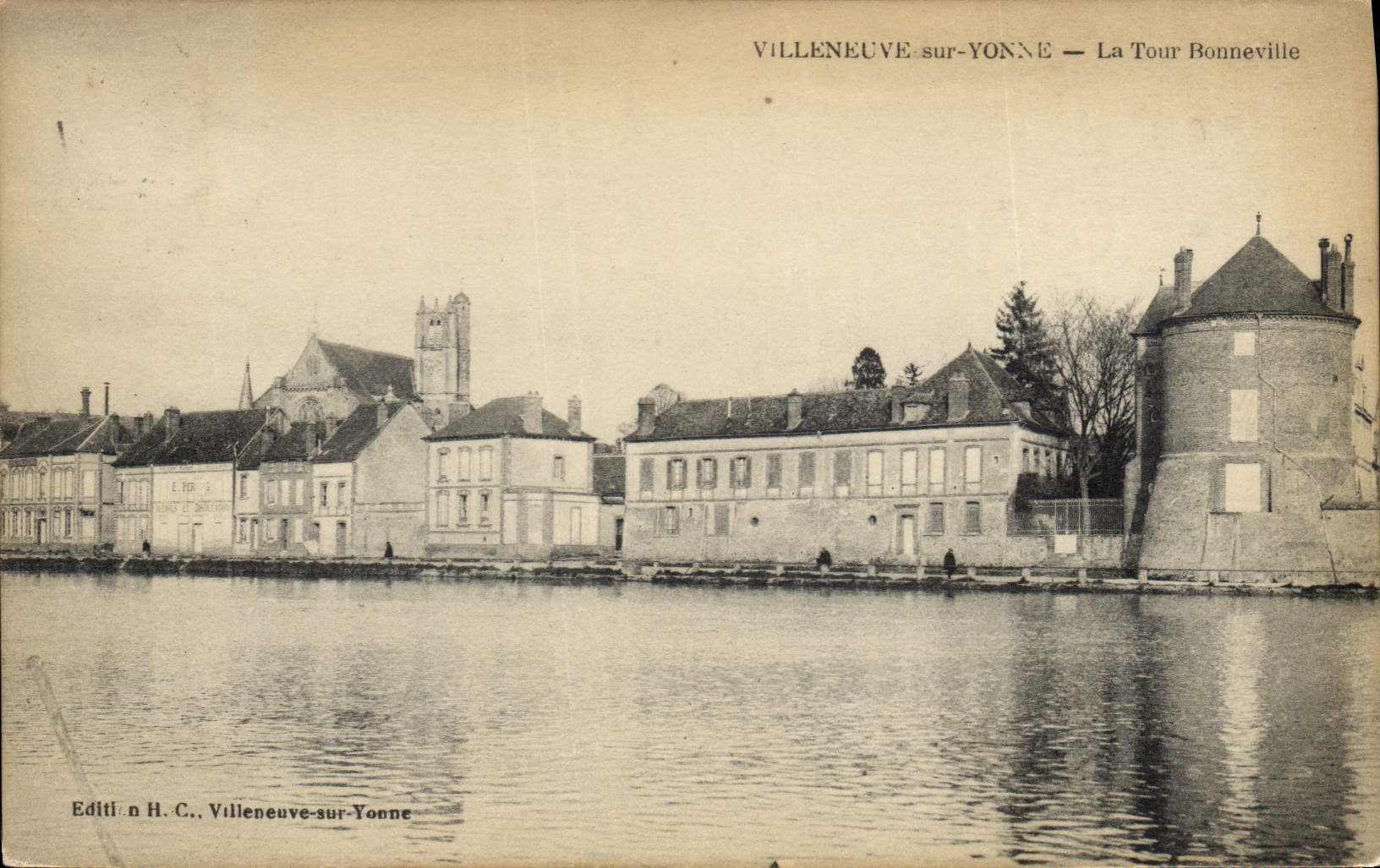 CPA Villeneuve sur Yonne La Tour Ronneville