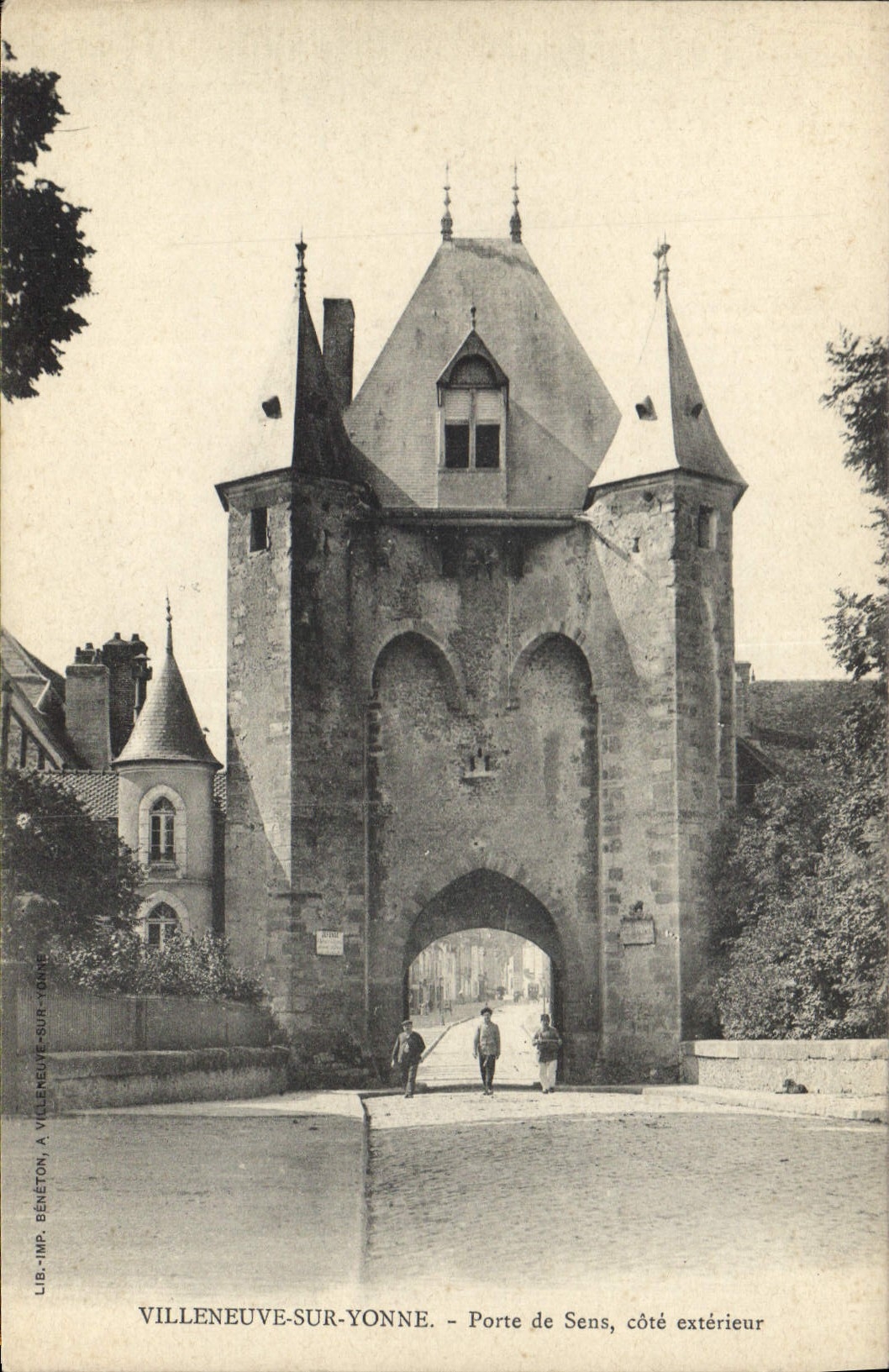 CPA Villeneuve sur Yonne Porte de Sens Cote exterieur