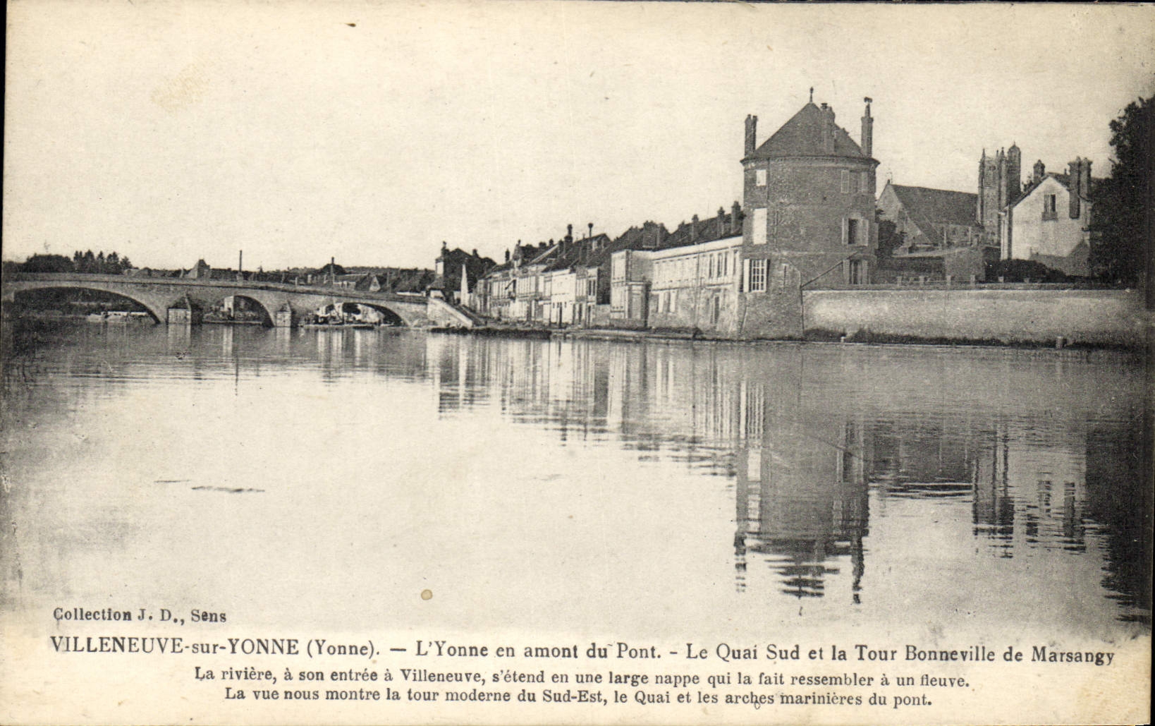 CPA Villeneuve sur Yonne Yonne L'Yonne et amont du Pont Le Quai Sud et la Tour Bonneville de Marsang