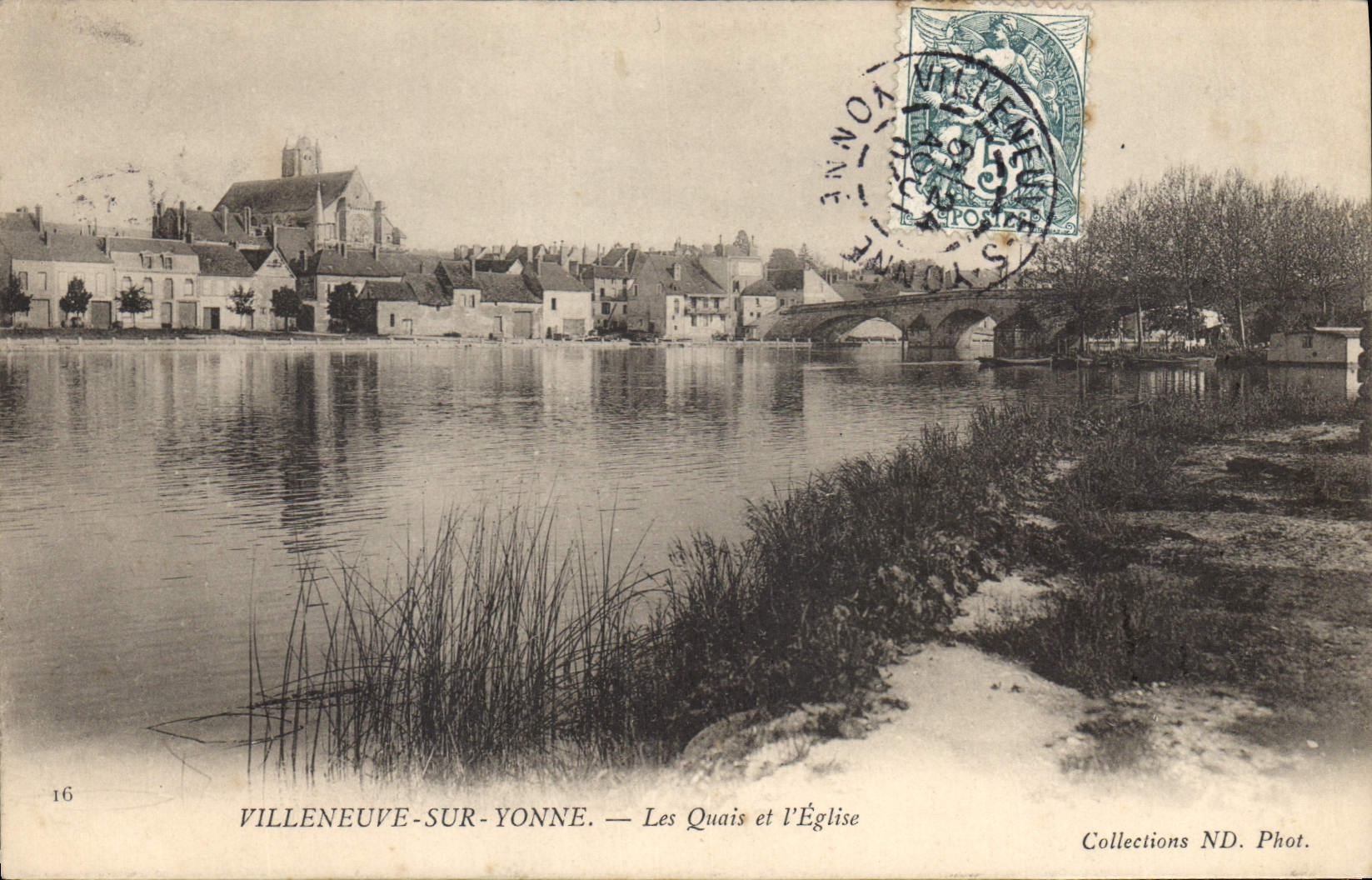 CPA Villeneuve sur Yonne Les Quais et l'Eglise