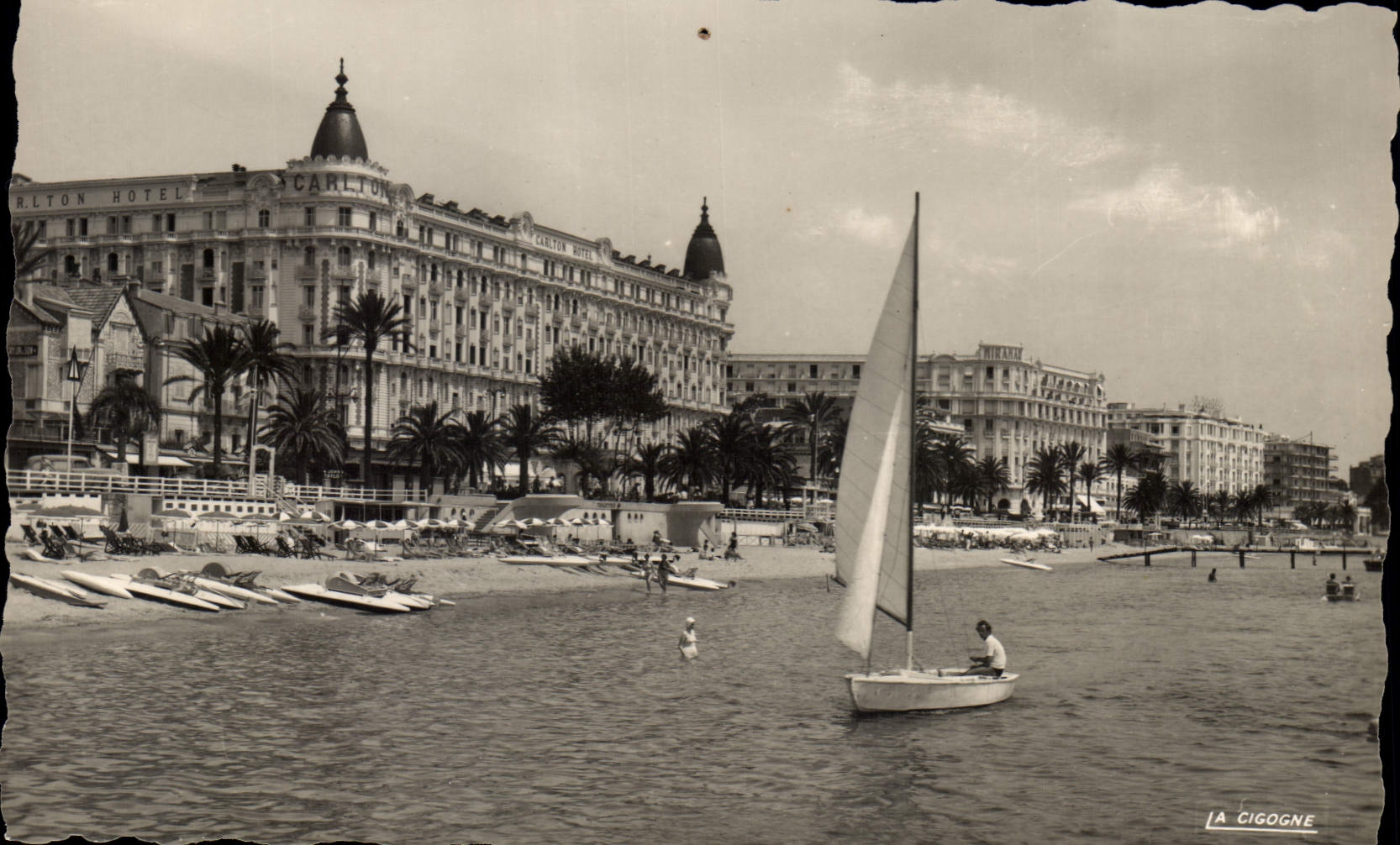 CPA Cannes Alpes Maritimes La Plage et les Hotels 