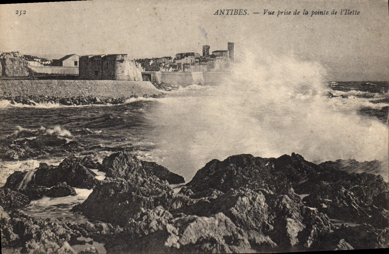 CPA Antibes Vue prise de la pointe de l'Ilette