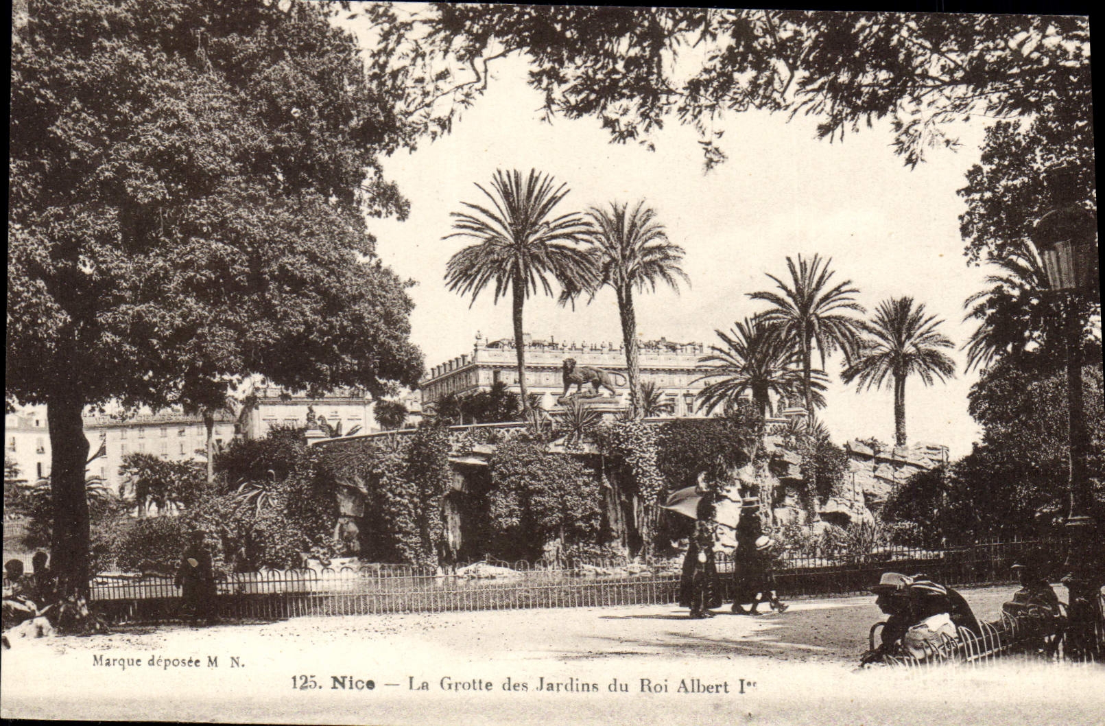 CPA Nice La Grotte des jardins du Roi Albert I