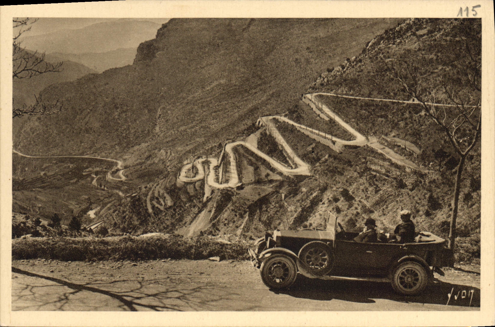 CPA Route de Nice a Sospel Les Lacets du Col de Braus A M Automobile