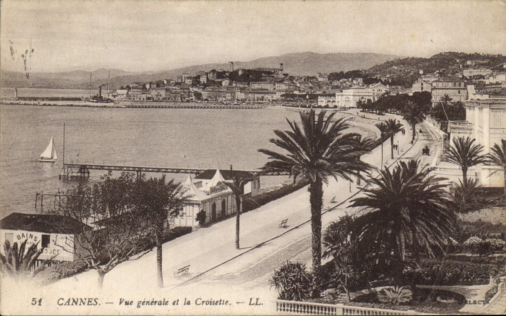 CPA Cannes Vue generale et la Croisette 