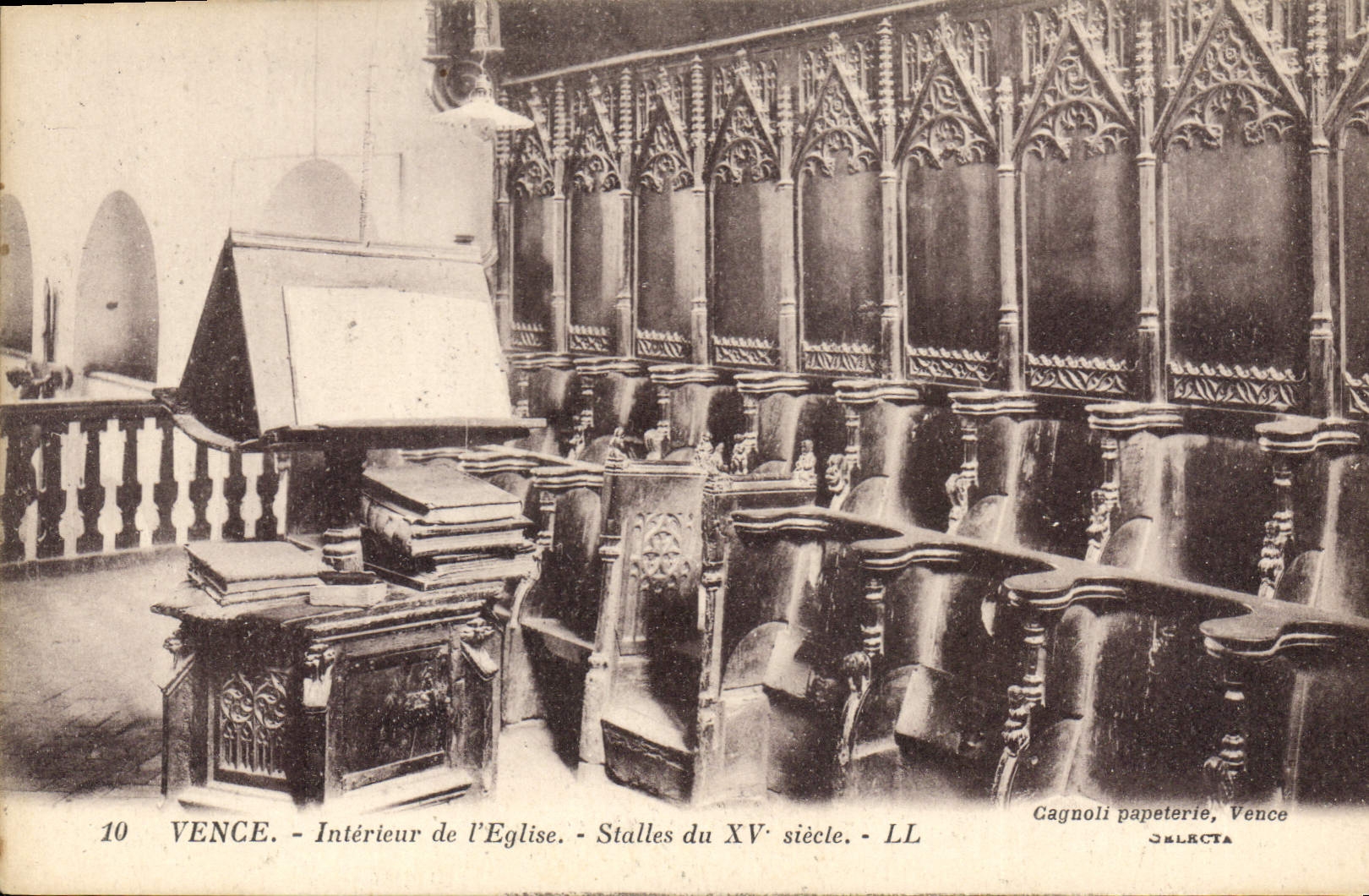 CPA Vence A M Interieur de l'Eglise Stalles du XV siecle