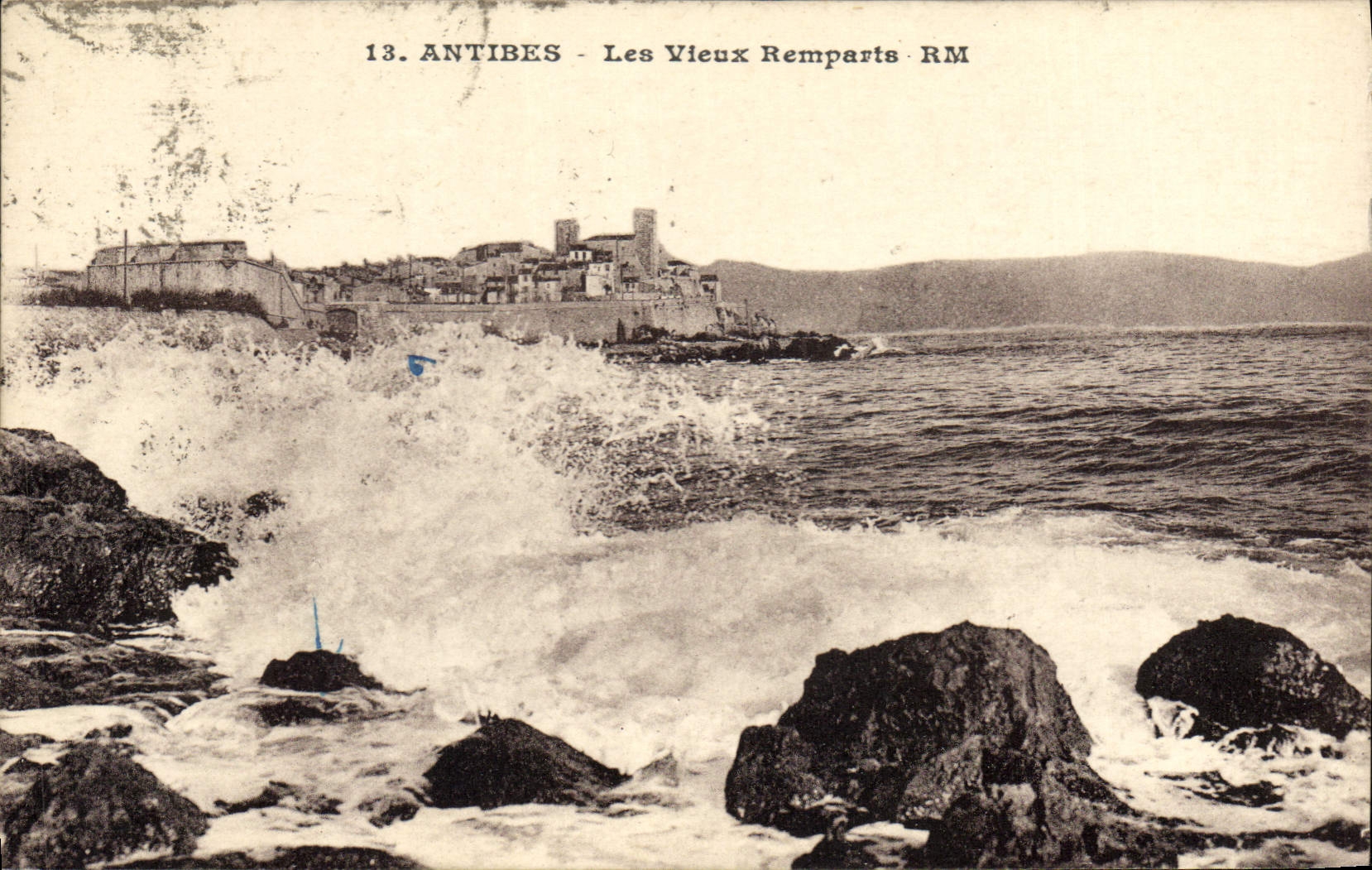 CPA Antibes Les Vieux Remparts