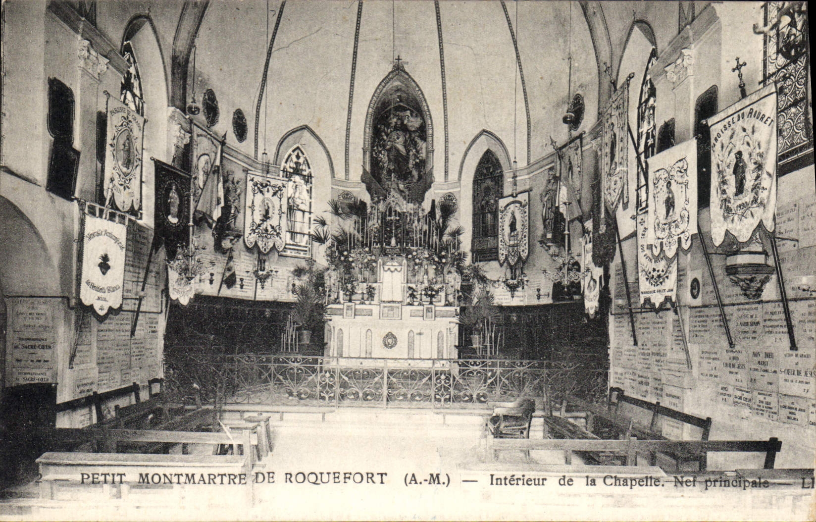 CPA Petit Montmartre de Roquefort A M Interieur de la Chapelle Nef principale