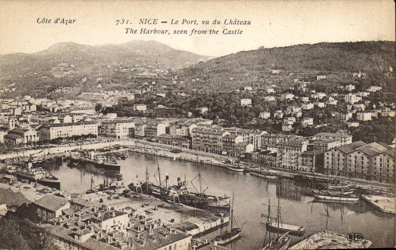 CPA Cote d'Azur Nice le Port vu du Chateau Bateau